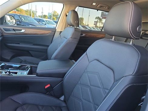 New 2026 Volkswagen Atlas SE image 17