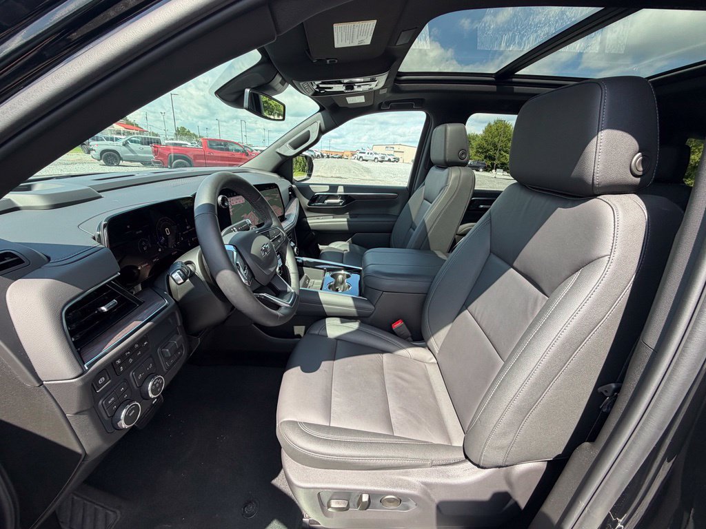 Used 2026 Chevrolet Suburban Z71 w/ Comfort Package AWD/4WD image 2