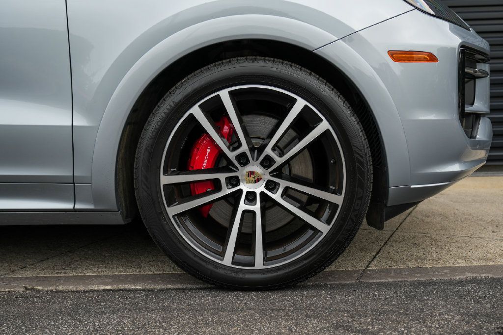 Certified 2024 Porsche Cayenne S AWD/4WD image 37