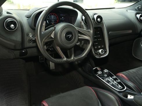 Used 2020 McLaren GT RWD image 12