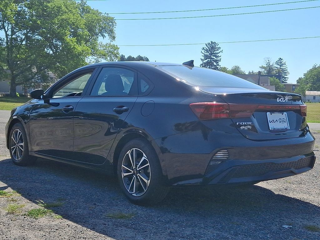 Certified 2023 Kia Forte LXS w/ LXS Technology Package FWD image 4