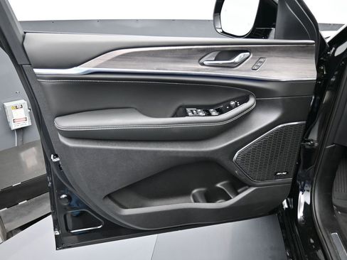 New 2025 Jeep Grand Cherokee L Overland image 28