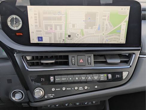 Used 2025 Lexus ES 350 w/ Premium Package FWD image 17