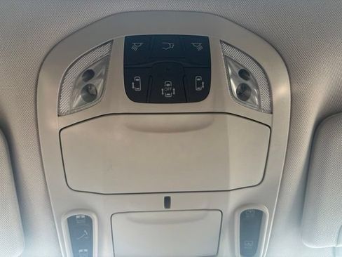 Used 2023 Chrysler Pacifica Limited FWD image 29