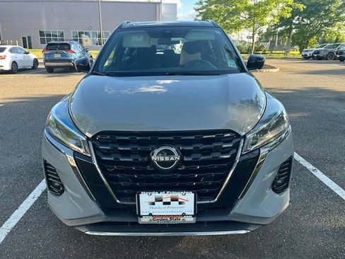 Used 2022 Nissan Kicks SR FWD image 2