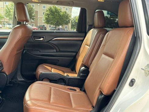 Used 2019 Toyota Highlander Limited FWD image 15