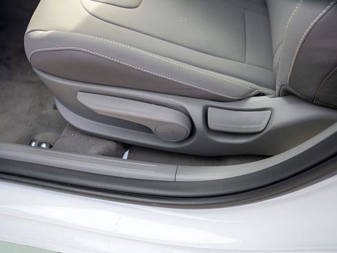 New 2025 Hyundai Elantra Sport FWD image 19