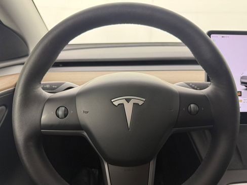 Used 2023 Tesla Model Y Performance image 21