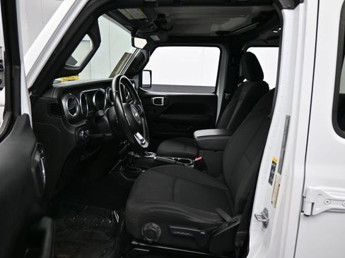 Used 2022 Jeep Wrangler Unlimited Sahara image 11