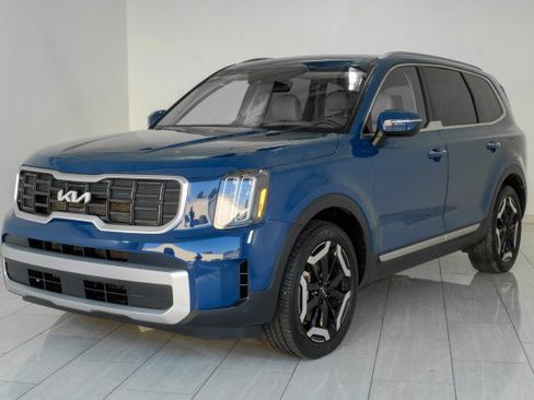 Used 2023 Kia Telluride S w/ S Sunroof Package FWD image 4