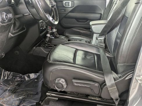 Used 2020 Jeep Wrangler Unlimited Sahara image 10