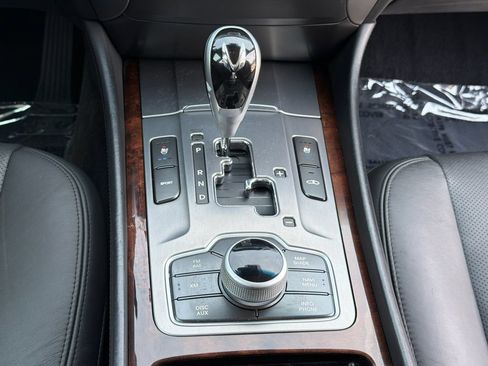 Used 2013 Hyundai Equus Signature RWD image 11