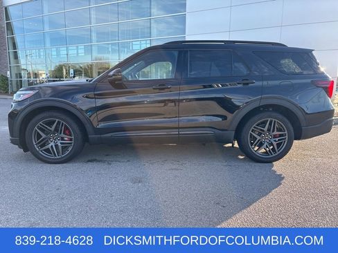 Used 2025 Ford Explorer ST image 2