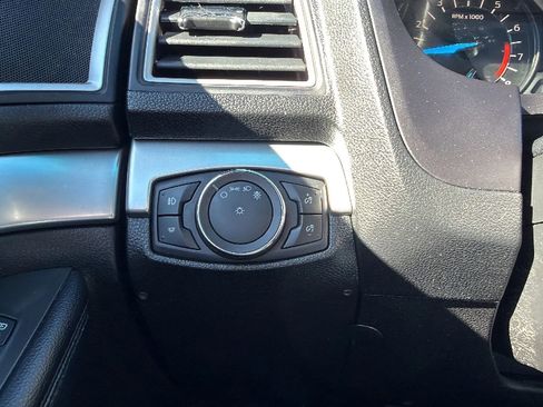 Used 2017 Ford Explorer XLT AWD/4WD image 15