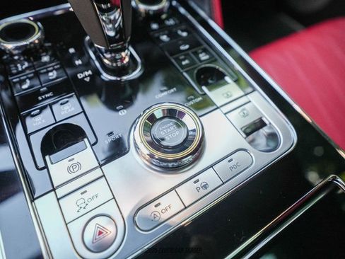 Used 2022 Bentley Flying Spur V8 image 22