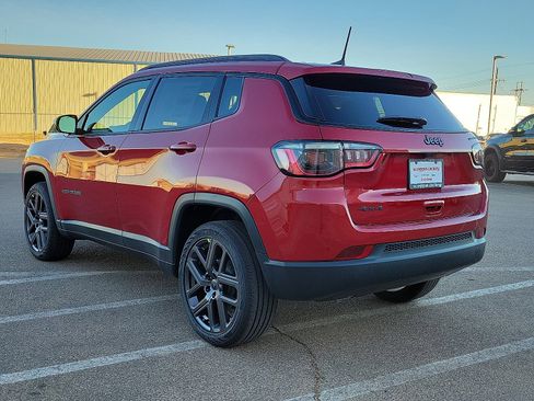 New 2026 Jeep Compass Latitude image 3