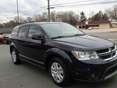 Used 2019 Dodge Journey SE w/ Premium Group image 3