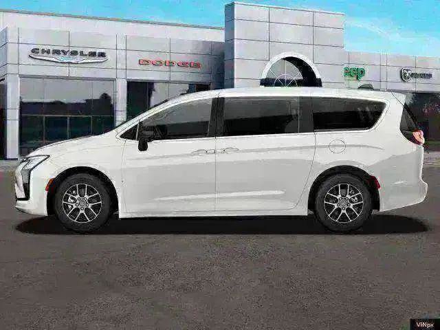 New 2027 Chrysler Pacifica Select FWD image 3