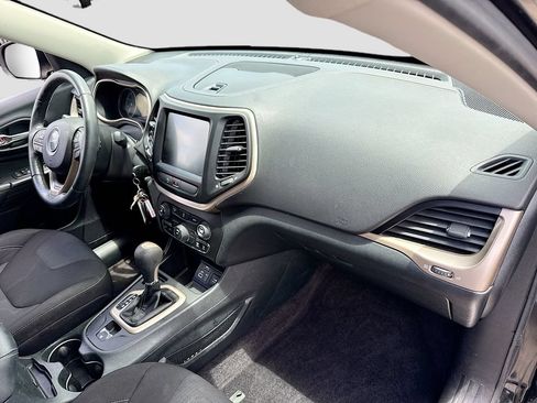 Used 2016 Jeep Cherokee Latitude w/ Safety/Convenience Group FWD image 34