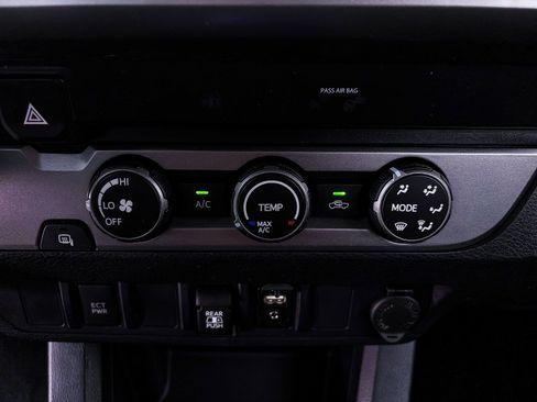 Used 2019 Toyota Tacoma SR5 RWD image 22