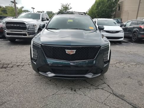 Used 2025 Cadillac XT4 Sport AWD/4WD image 2