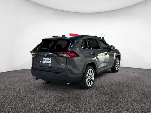 Used 2021 Toyota RAV4 XLE Premium image 7