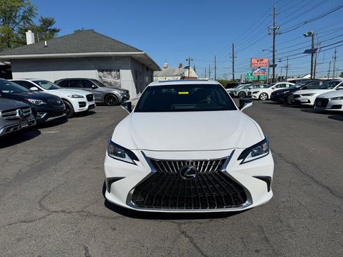 Used 2023 Lexus ES 350 w/ Premium Package FWD image 2