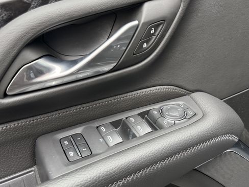 Used 2024 GMC Yukon XL Denali w/ Advanced Technology Package image 15