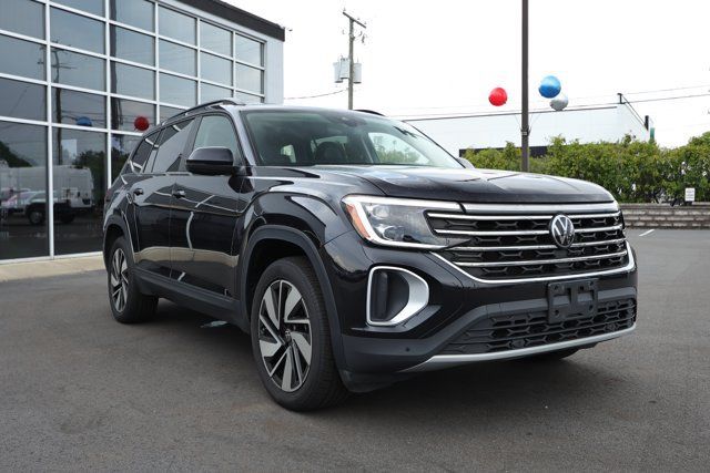 Used 2024 Volkswagen Atlas SE AWD/4WD image 3