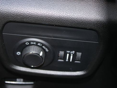 Used 2023 Jeep Grand Cherokee L Laredo image 42