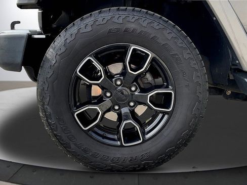Certified 2018 Jeep Wrangler Unlimited Sahara AWD/4WD image 31