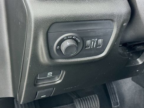 Used 2024 Jeep Grand Cherokee Altitude AWD/4WD image 10
