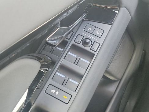 Used 2025 Land Rover Range Rover Evoque S image 27