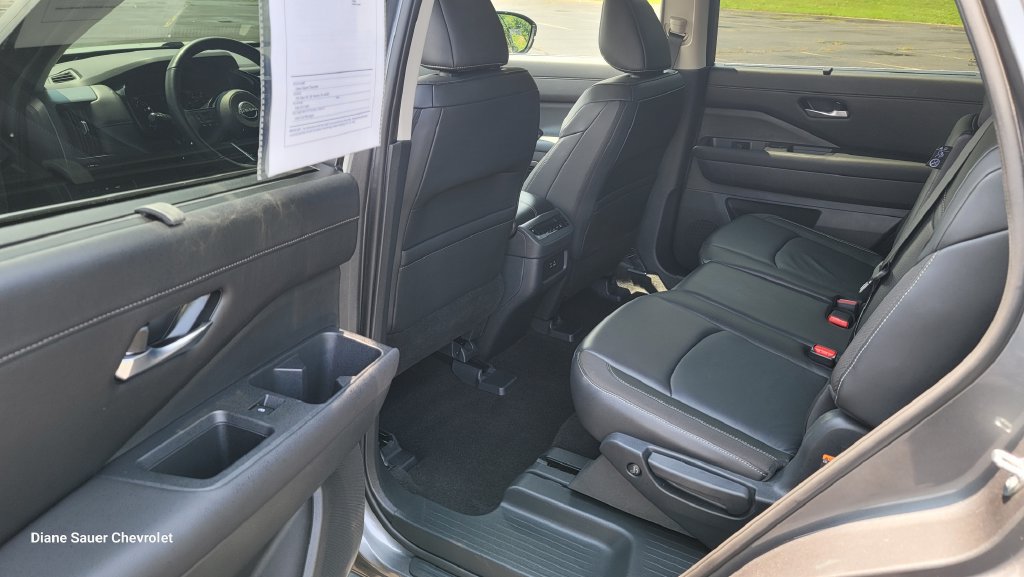 Used 2025 Nissan Pathfinder SL FWD image 27