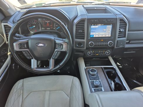 Used 2018 Ford Expedition Platinum AWD/4WD image 19