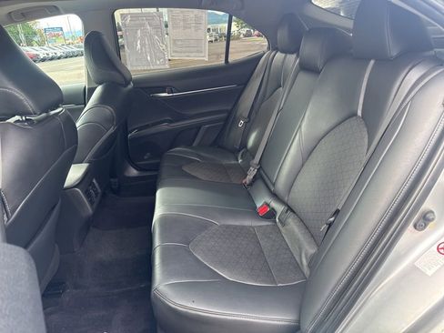 Used 2018 Toyota Camry XSE image 9