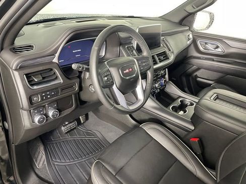Used 2023 GMC Yukon SLT w/ SLT Luxury Package AWD/4WD image 3