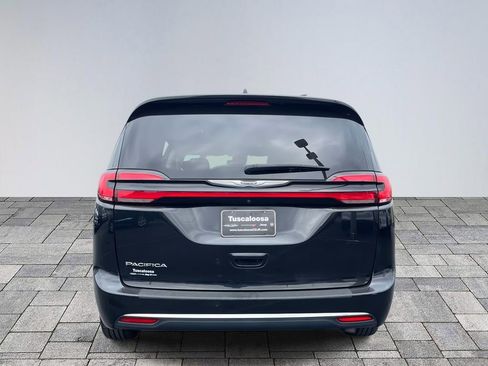 Used 2022 Chrysler Pacifica Touring-L image 6