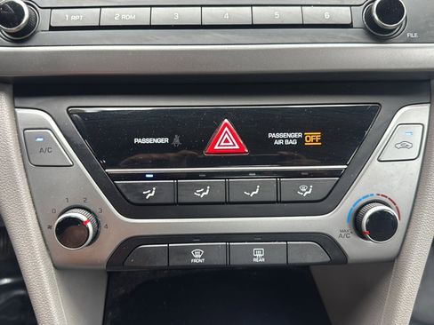 Used 2018 Hyundai Elantra SE FWD image 30
