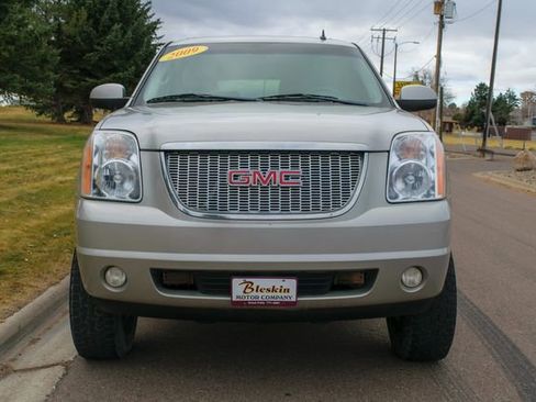 Used 2009 GMC Yukon XL SLT image 2