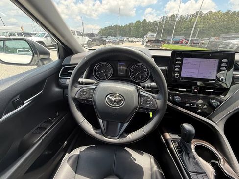 Used 2024 Toyota Camry SE FWD image 9