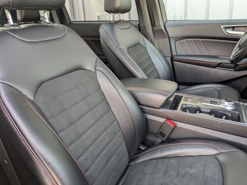 Used 2024 Ford Edge ST-Line w/ Class II Trailer Tow Package image 29