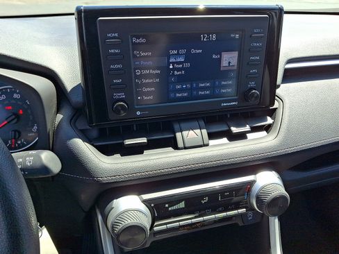 Used 2022 Toyota RAV4 LE AWD/4WD image 6