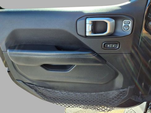 Used 2020 Jeep Gladiator Overland image 17