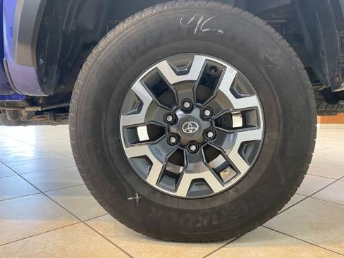 Used 2022 Toyota Tacoma TRD Off-Road image 19