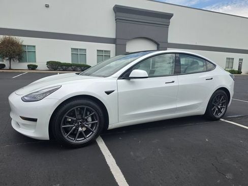 Used 2020 Tesla Model 3 Standard Range Plus RWD image 12