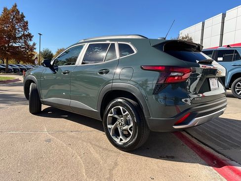 Used 2025 Chevrolet Trax LT image 8