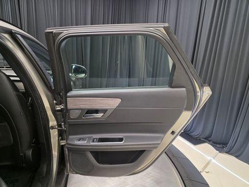 Used 2018 Jaguar XF S image 38