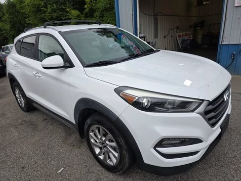 Used 2017 Hyundai Tucson SE w/ SE Popular Package 02 FWD image 3