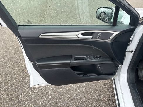 Used 2020 Ford Fusion SE FWD image 13
